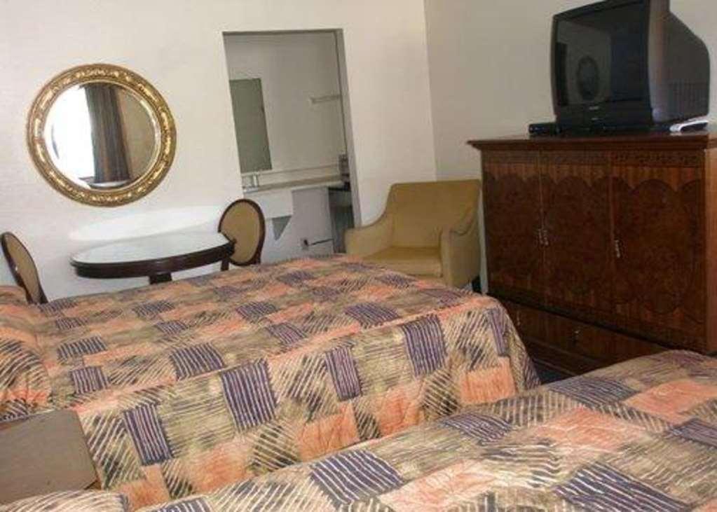 Beyond Stay Hotel Victorville Downtown Phòng bức ảnh