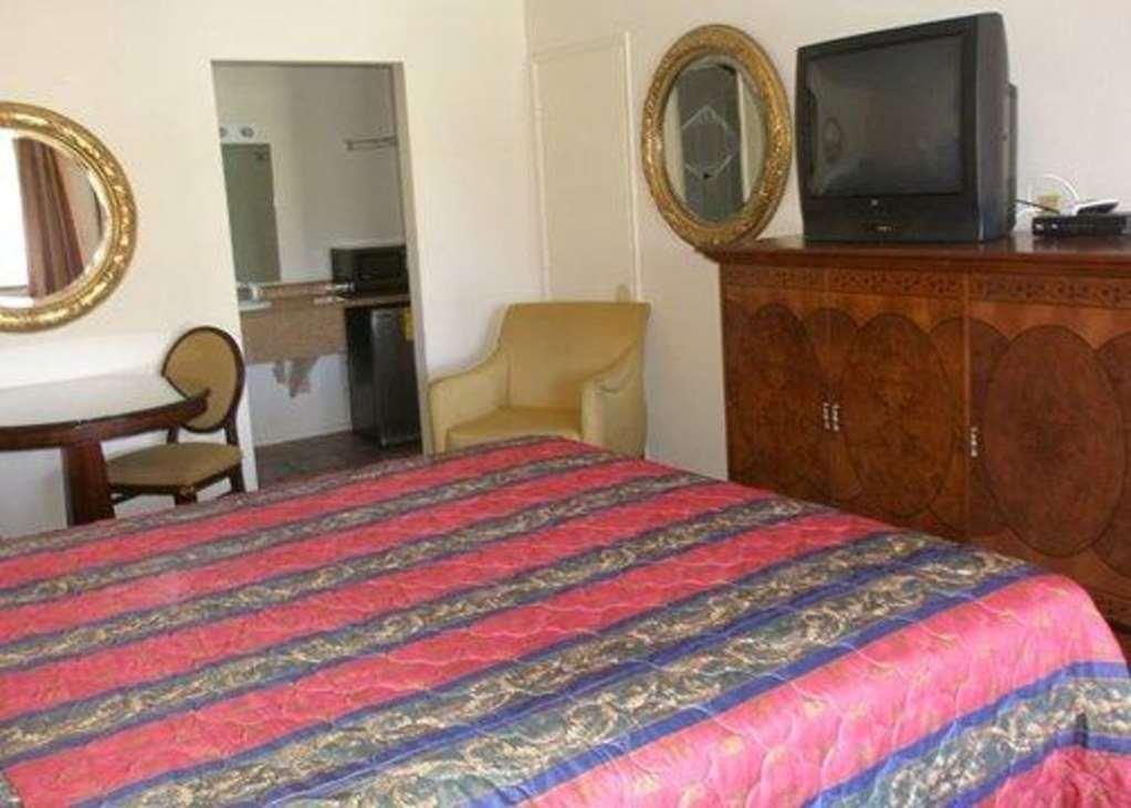Beyond Stay Hotel Victorville Downtown Phòng bức ảnh